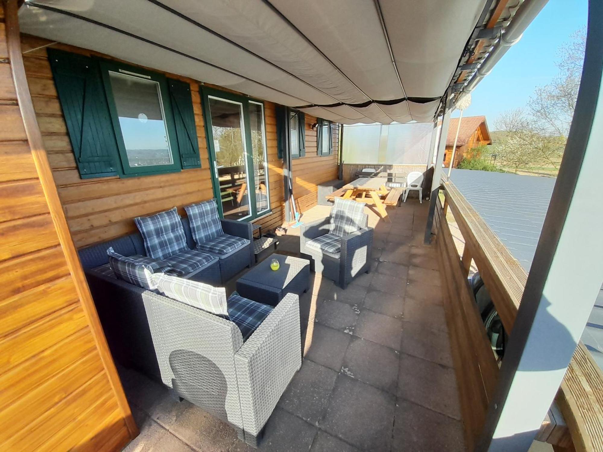 Location Type Gite, Chambre D'Hote, Meuble De Tourisme Dans Joli Petit Chalet Typique Et Ou Jolie Roulotte Type Boheme Waldighoffen Exterior photo