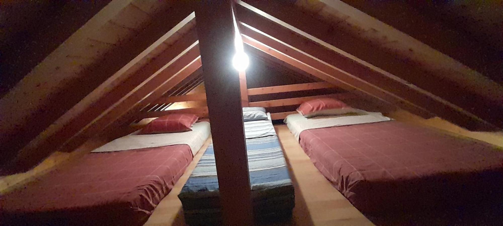Location Type Gite, Chambre D'Hote, Meuble De Tourisme Dans Joli Petit Chalet Typique Et Ou Jolie Roulotte Type Boheme Waldighoffen Exterior photo