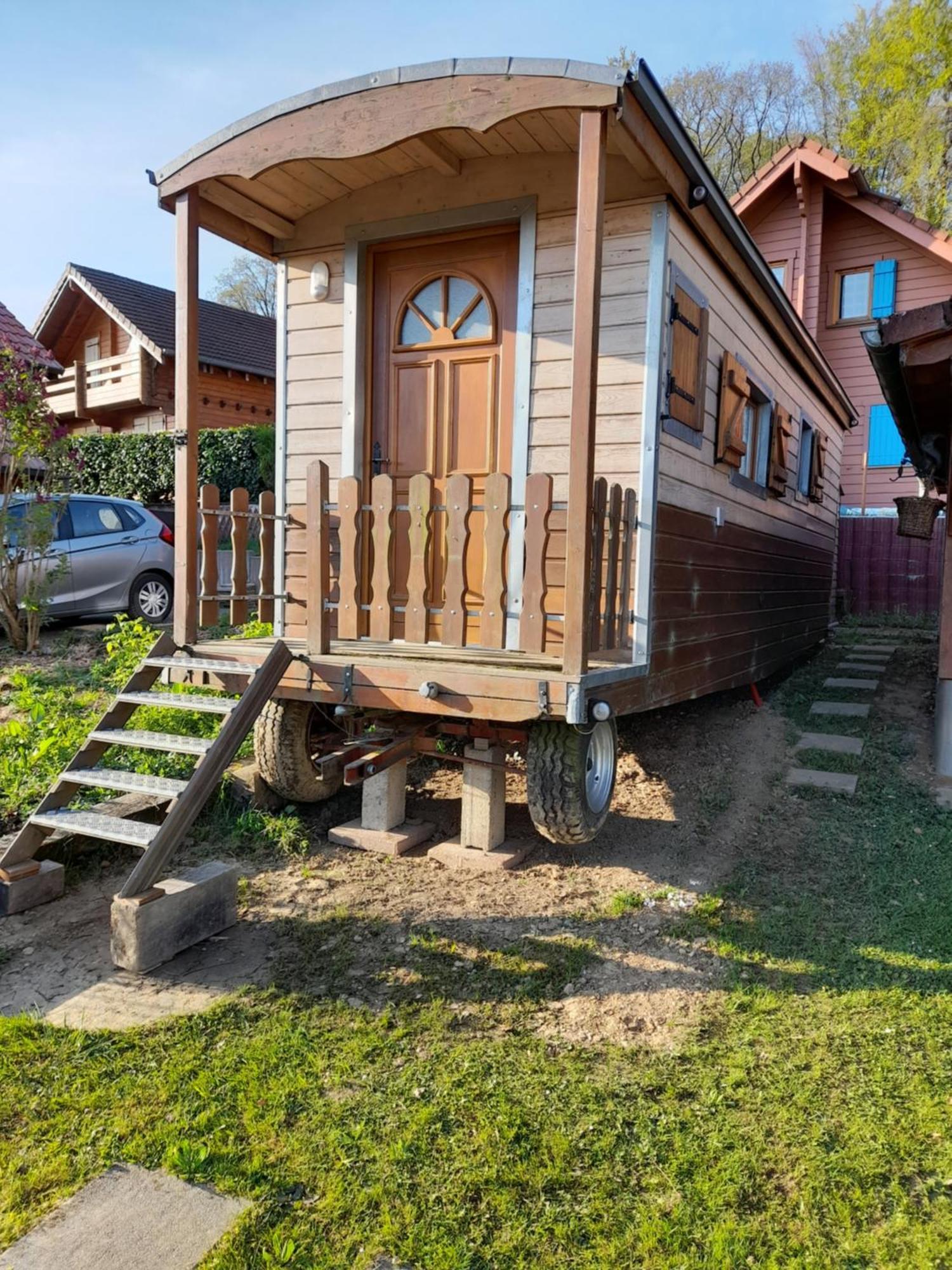 Location Type Gite, Chambre D'Hote, Meuble De Tourisme Dans Joli Petit Chalet Typique Et Ou Jolie Roulotte Type Boheme Waldighoffen Exterior photo